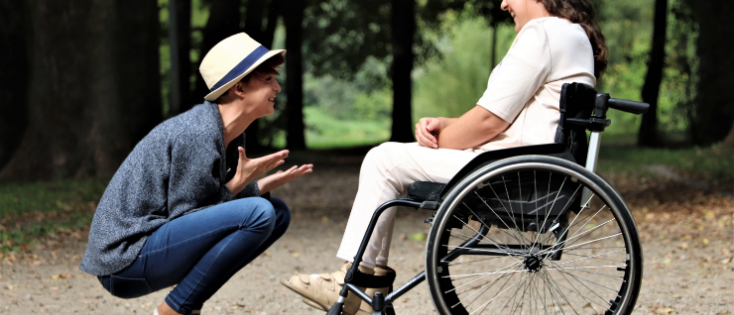 Personen met een handicap hoeven niet langer tot hun 21e te wachten om te profiteren van een inkomensvervangende - en een integratietegemoetkoming